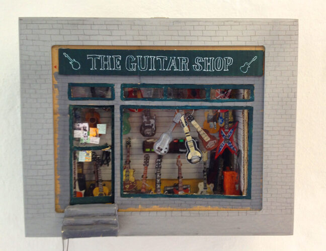 NB: The guiTaRshOw fuNcTiON as a shOp – I.E. YOU CAN BUY THE INDIvIDUAL GUITARS FROM THE SHOP PRIS FOR ONE GUITAR: 3500 DKR